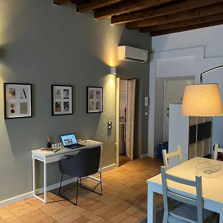 Apartment Navigli Darsena - Luxury With Balcony